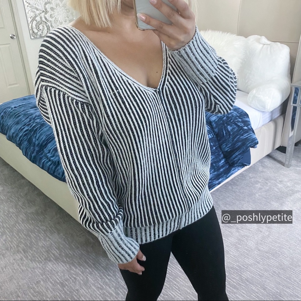 Bohme vertical striped white & black v-neck knit wear sweater long sleeve  top - Picture 11 of 15